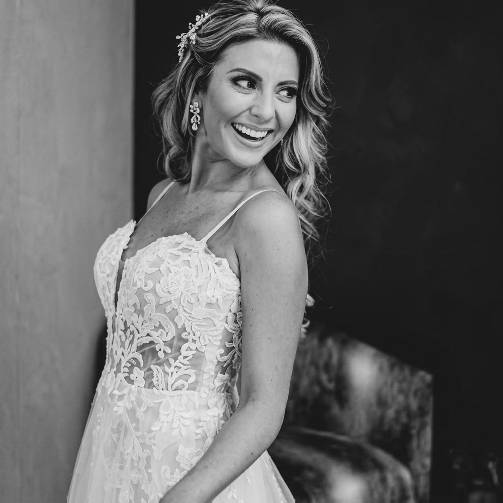 Bride with soft waves styled by Salon DP Lorana